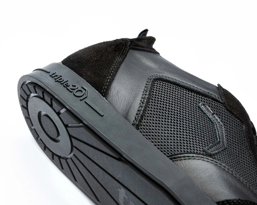 BLACK LEATHER/MESH DARTS SHOE