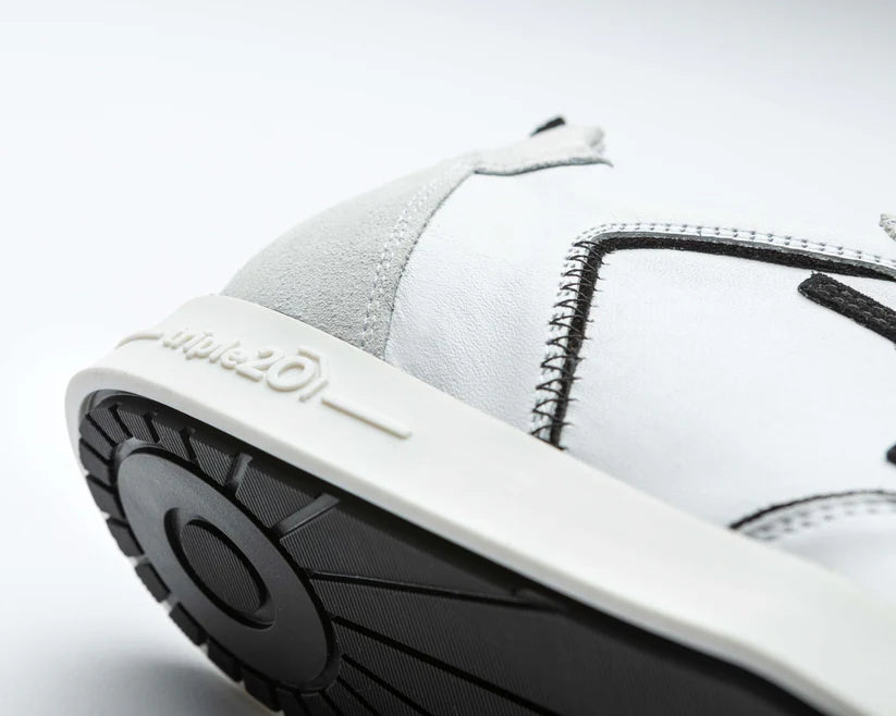 WHITE/BLACK FULL LEATHER DARTS SHOE