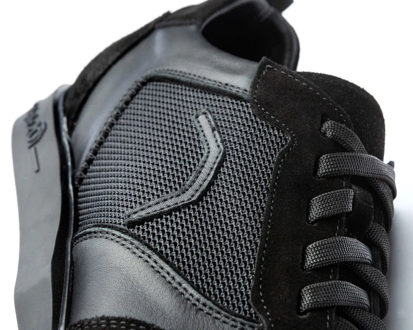 BLACK LEATHER/MESH DARTS SHOE